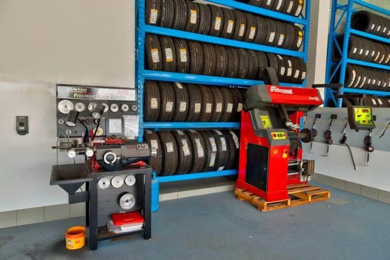 Shop new car tyres at Abu Dhabi tyre shop